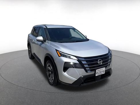 Used 2025 Nissan Rogue SV FWD image 3