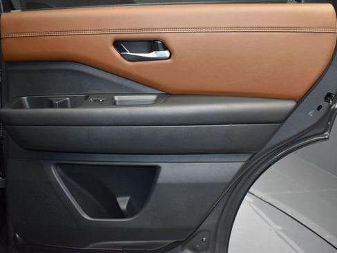 Used 2023 Nissan Pathfinder Platinum AWD/4WD image 15