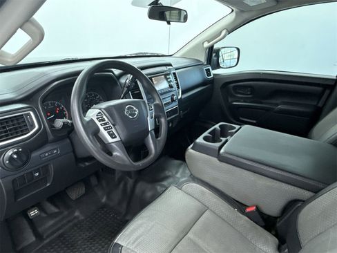 Used 2017 Nissan Titan S image 12