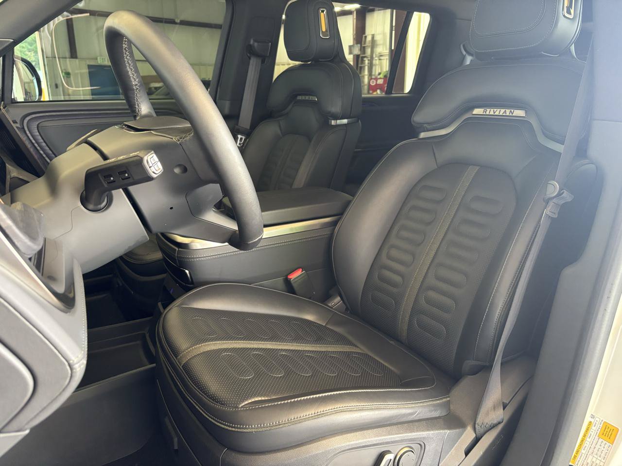 Used 2025 Rivian R1S Adventure Dual AWD/4WD image 13
