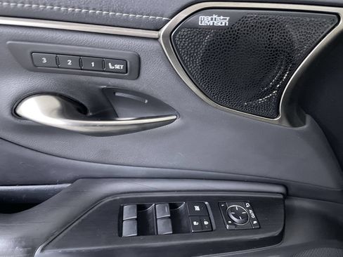 Used 2020 Lexus ES 300h Ultra Luxury w/ Accessory Package 2 FWD image 11
