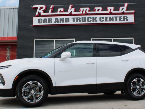 Used 2025 Chevrolet Blazer LT FWD image 18