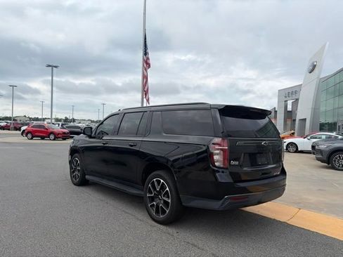 Used 2022 Chevrolet Suburban RST w/ Luxury Package RWD image 3