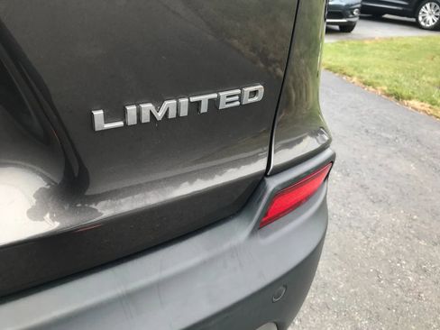 Used 2019 Jeep Cherokee Limited w/ Technology Group image 47