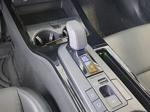 Used 2024 Toyota Prius XLE image 18