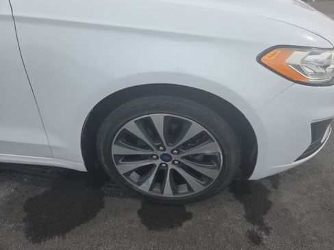 Used 2019 Ford Fusion SE image 2