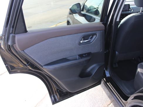 Used 2023 Nissan Rogue SV image 16