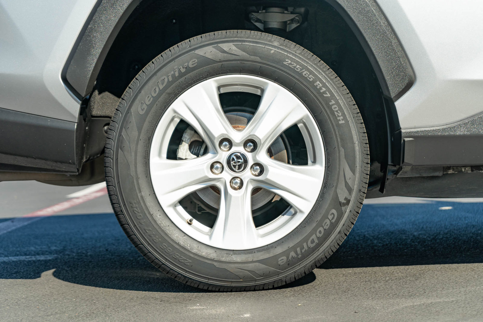 Used 2019 Toyota RAV4 XLE FWD image 11