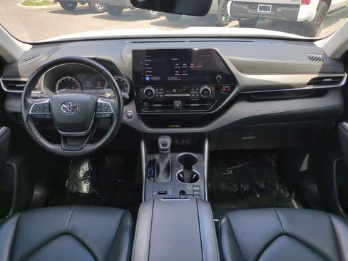 Used 2023 Toyota Highlander XLE FWD image 15