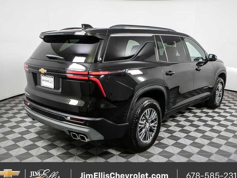 Certified 2025 Chevrolet Traverse LT FWD image 3