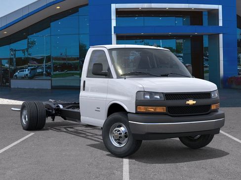 New 2026 Chevrolet Express 4500 w/ Power Convenience Package image 7