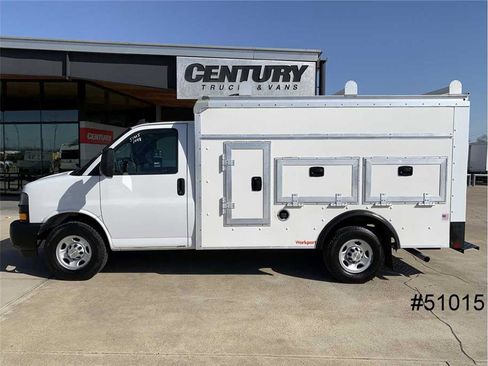 Used 2020 Chevrolet Express 3500 w/ Driver Convenience Package image 4