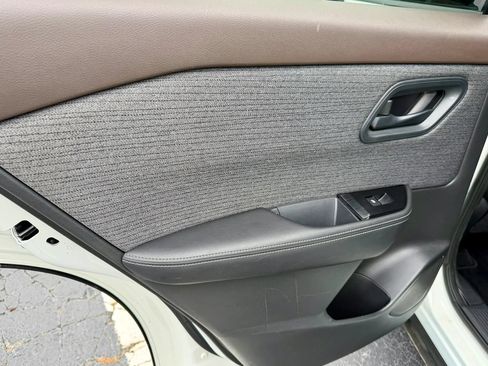 Used 2022 Nissan Rogue S AWD/4WD image 25