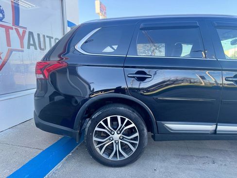 Used 2018 Mitsubishi Outlander SE image 21