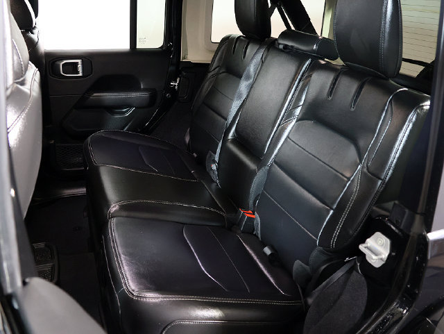 Used 2023 Jeep Wrangler Unlimited Sahara w/ Cold Weather Group AWD/4WD image 13