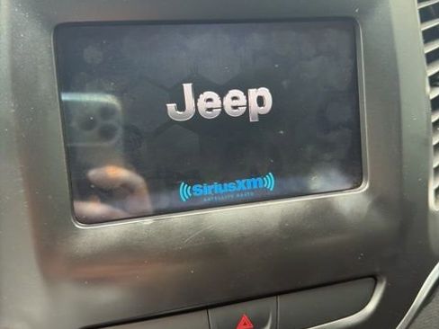 Used 2019 Jeep Cherokee Latitude Plus image 5