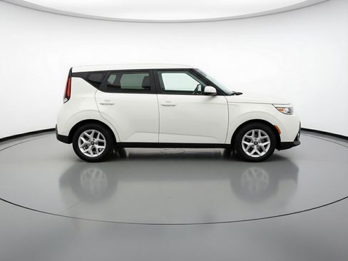 Used 2025 Kia Soul LX w/ LX Technology Package image 11