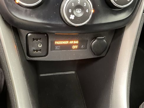 Used 2019 Chevrolet Trax LT w/ Sun & Sound Package AWD/4WD image 21
