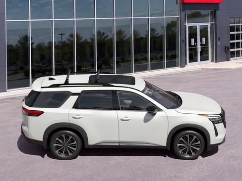 New 2026 Nissan Pathfinder Platinum AWD/4WD image 16