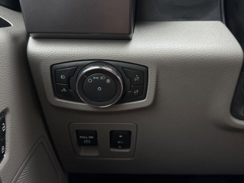 Used 2019 Ford F150 XLT w/ Equipment Group 302A Luxury AWD/4WD image 27