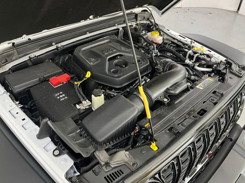 Used 2025 Jeep Wrangler Willys image 11