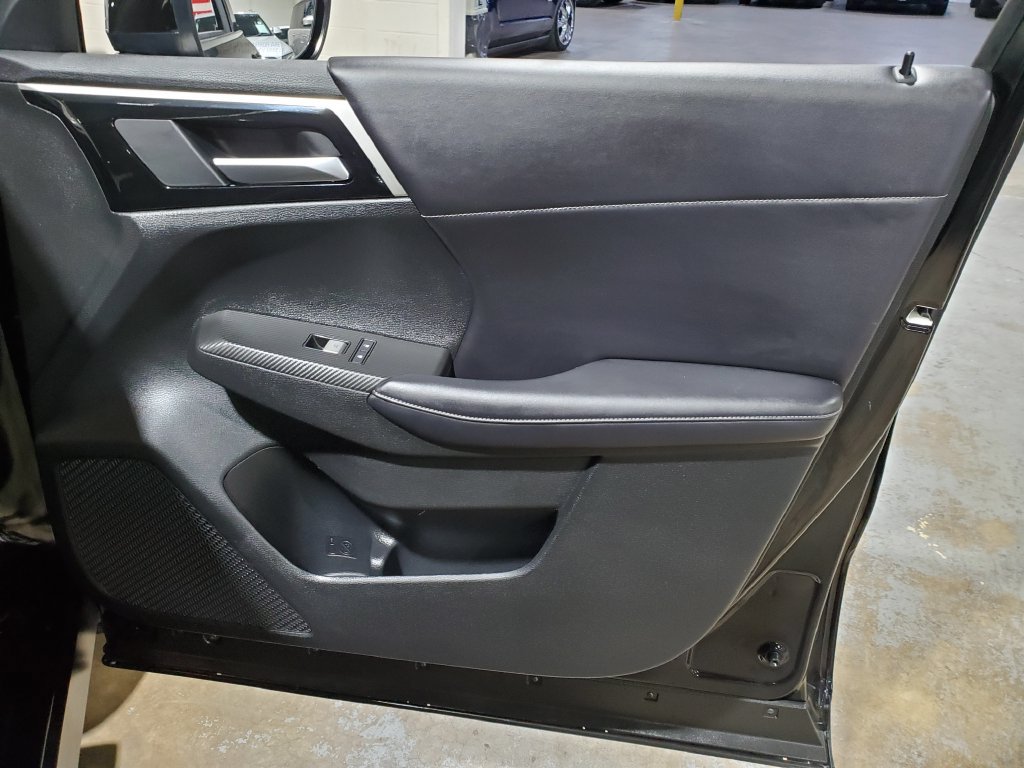 Used 2024 Mitsubishi Outlander SE Black Edition FWD image 17