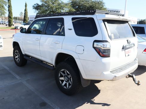 Used 2018 Toyota 4Runner TRD Off-Road image 8