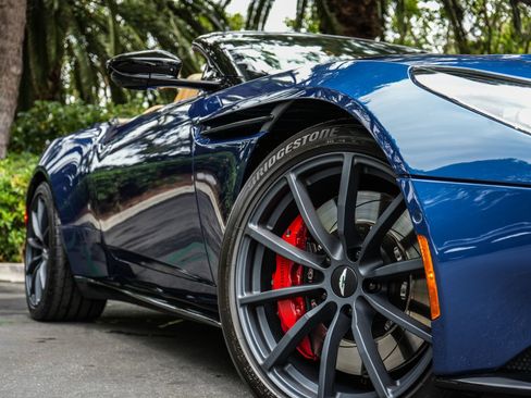 Used 2023 Aston Martin DB11 Volante RWD image 43