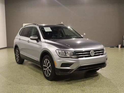 Used 2020 Volkswagen Tiguan SE FWD image 1