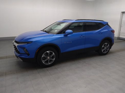 Used 2024 Chevrolet Blazer LT w/ Convenience Package FWD image 2