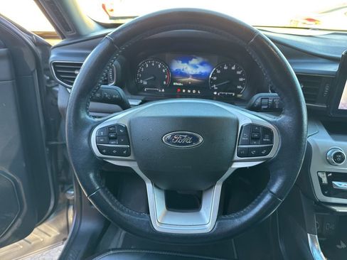 Used 2022 Ford Explorer XLT w/ Equipment Group 202A image 11