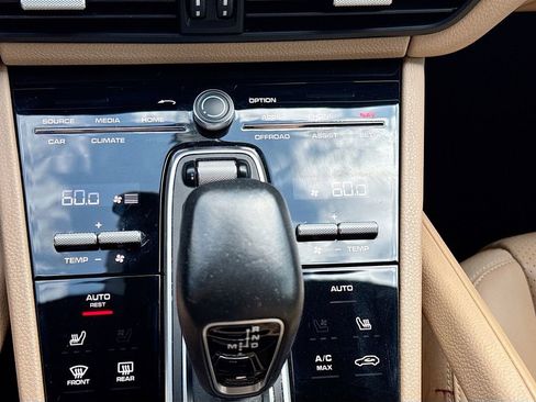 Used 2019 Porsche Cayenne Base image 17