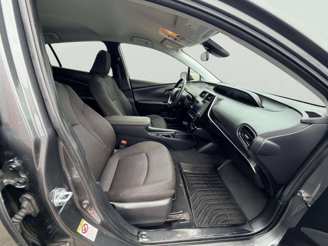 Used 2022 Toyota Prius LE FWD image 31