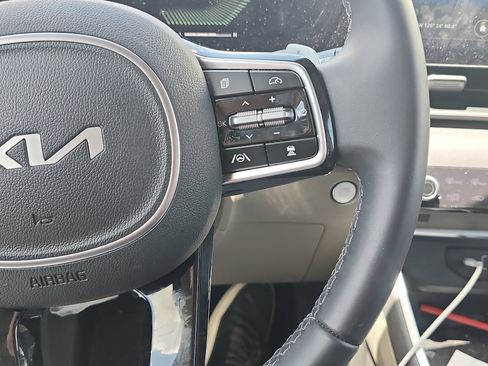 Used 2026 Kia Carnival EX FWD image 21