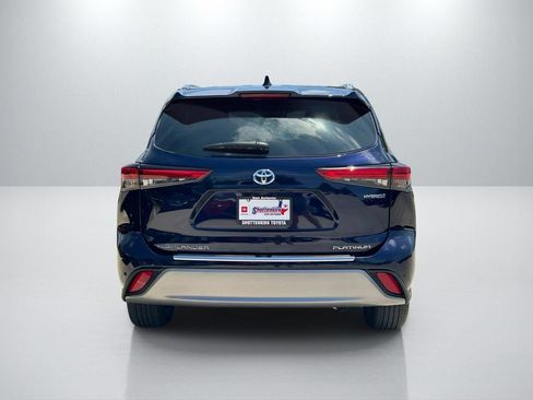 Used 2023 Toyota Highlander Platinum FWD image 6