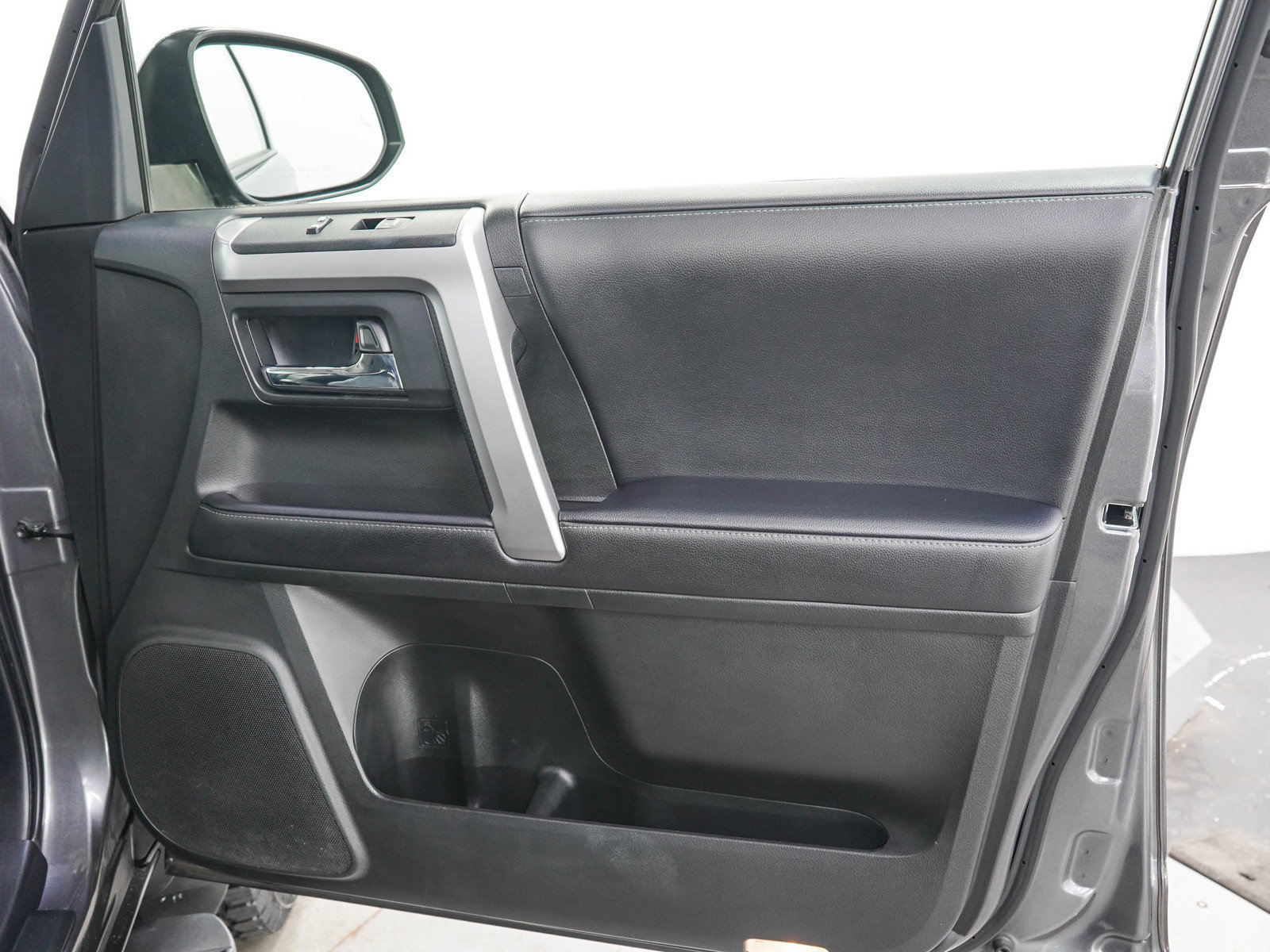 Used 2022 Toyota 4Runner SR5 Premium AWD/4WD image 11