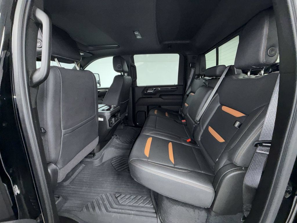 Used 2025 GMC Sierra 2500 AT4 AWD/4WD image 13
