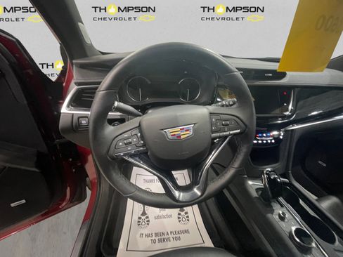 Used 2025 Cadillac XT6 Premium Luxury image 12