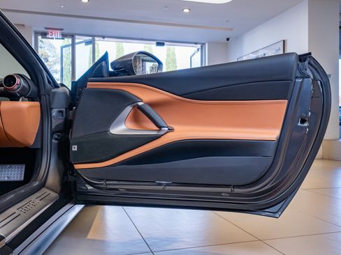 Used 2021 Ferrari 812 GTS image 21