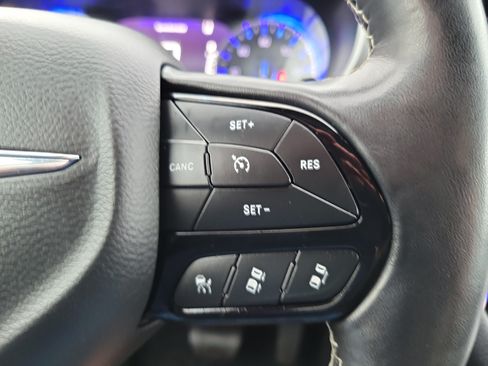 Used 2021 Chrysler Pacifica Touring-L w/ Premium & Safety Sphere Group FWD image 18