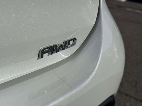 Certified 2022 Toyota Highlander L image 10