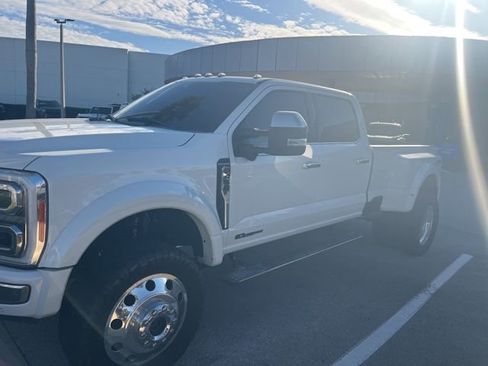 Used 2023 Ford F450 Platinum w/ FX4 Off-Road Package AWD/4WD image 4