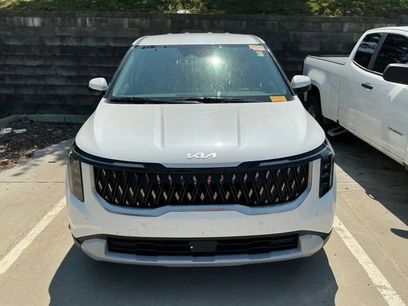 Used 2025 Kia Carnival