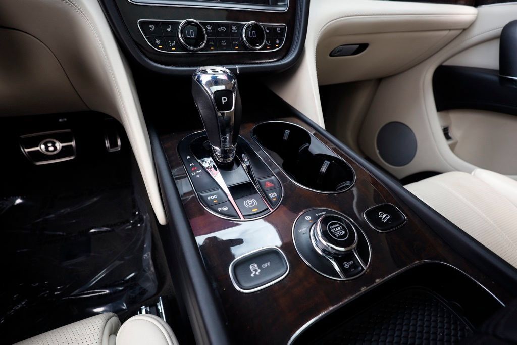 Used 2019 Bentley Bentayga AWD/4WD image 29