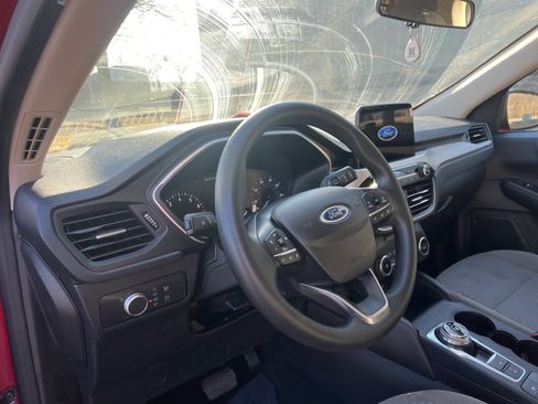 Used 2020 Ford Escape SE image 11