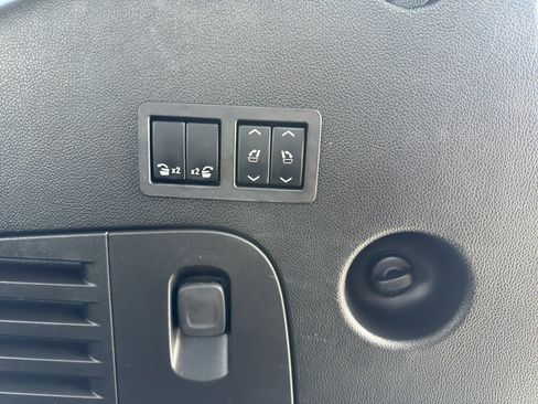 Used 2018 GMC Yukon SLT image 11