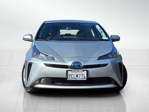 Used 2022 Toyota Prius LE image 2