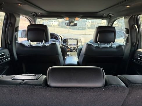 Used 2021 Jeep Grand Cherokee Limited w/ Luxury Group II image 24