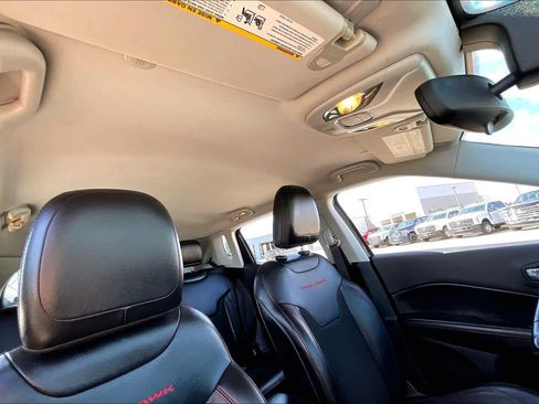 Used 2020 Jeep Compass Trailhawk image 14