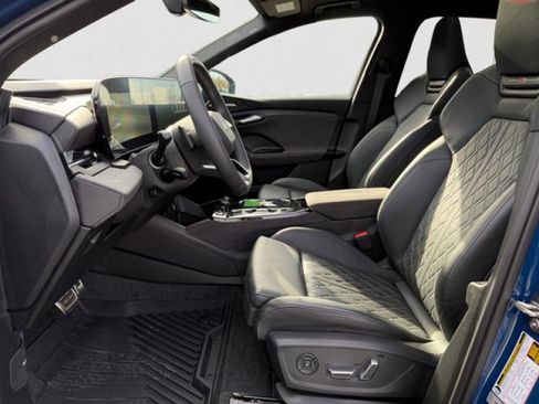 Used 2025 Audi SQ6 e-tron Prestige w/ 21" Black Optic Wheel Package image 10